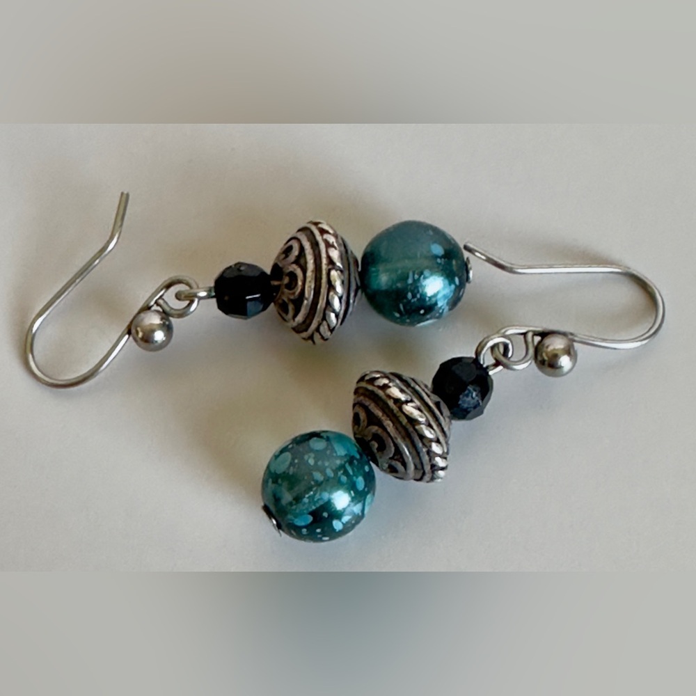 BEAUTIFUL SILVER & BLUE EARRINGS
